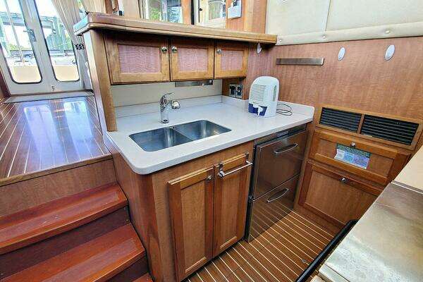 Mainship 430 Sedan Yacht For Sale