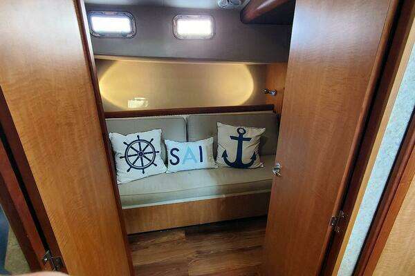 Mainship 430 Sedan Yacht For Sale