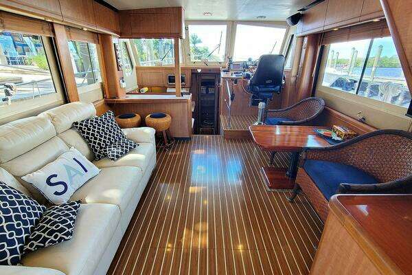 Mainship 430 Sedan Yacht For Sale