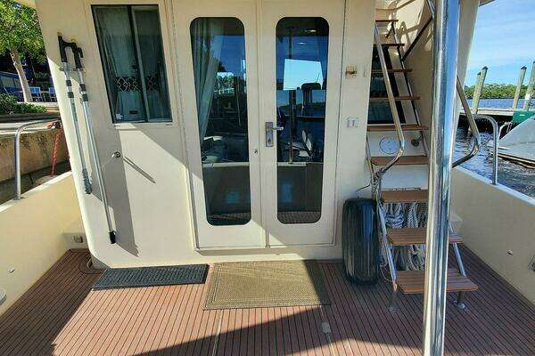 Mainship 430 Sedan Yacht For Sale