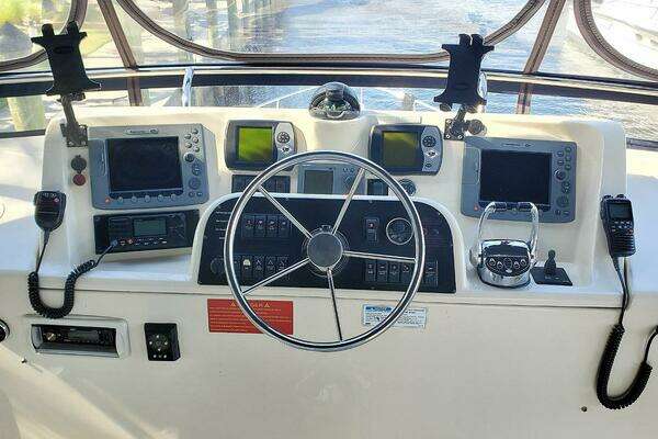 Mainship 430 Sedan Yacht For Sale