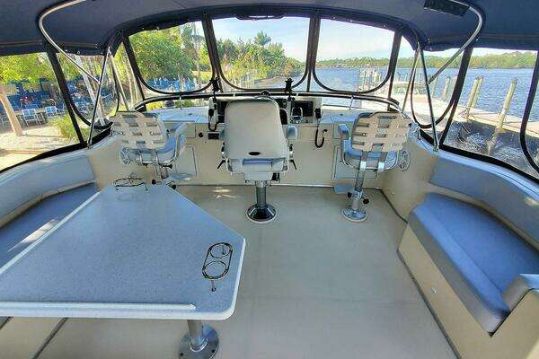 Mainship 430 Sedan Yacht For Sale