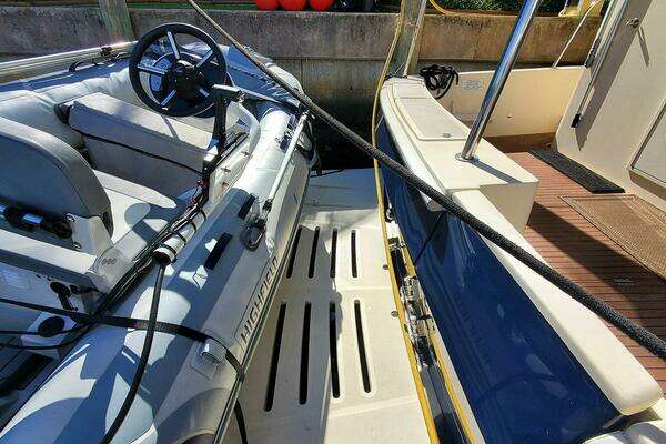 Mainship 430 Sedan Yacht For Sale