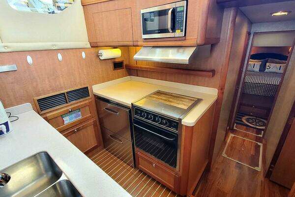 Mainship 430 Sedan Yacht For Sale