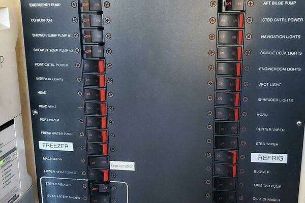 Mainship 430 Sedan Yacht For Sale