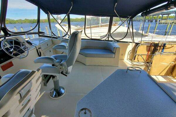 Mainship 430 Sedan Yacht For Sale