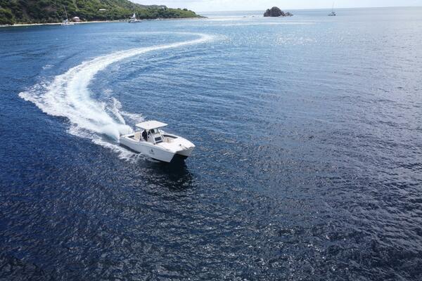 Voyager 33ft World Cat Yacht For Sale