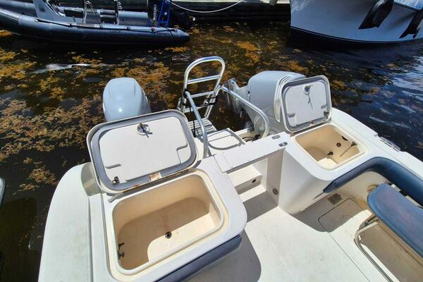 Voyager 33ft World Cat Yacht For Sale