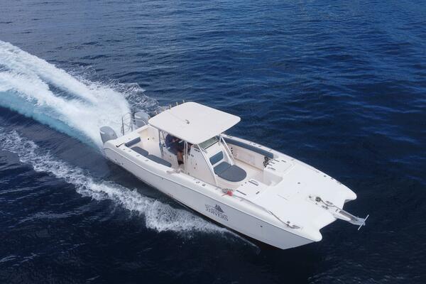 Voyager 33ft World Cat Yacht For Sale