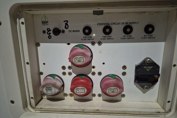 Voyager 33ft World Cat Yacht For Sale