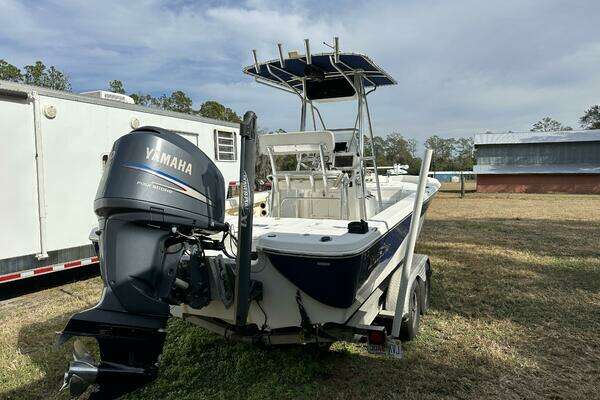 Photo of the 2008 NauticStar 2400 NauticBAY