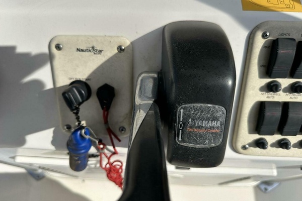 24ft NauticStar Yacht For Sale