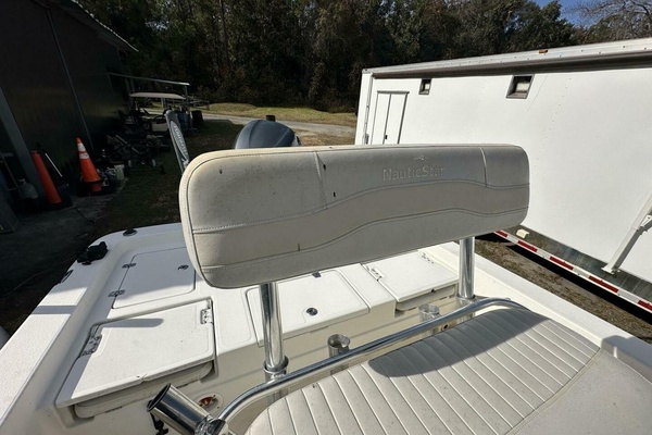 24ft NauticStar Yacht For Sale