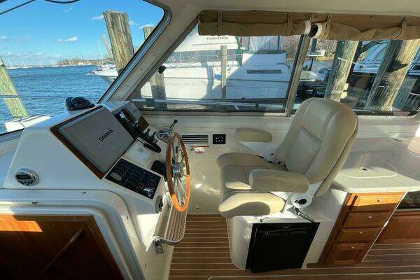 Back Cove 33 Hardtop Express Yacht For Sale