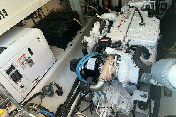 Back Cove 33 Hardtop Express Yacht For Sale