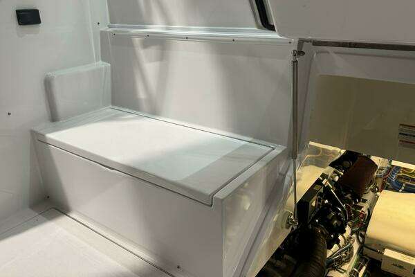 Hatteras GT45 Express Yacht For Sale