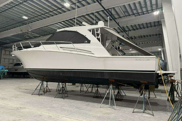 Hatteras GT45 Express Yacht For Sale