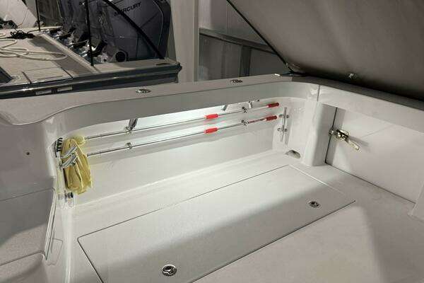 Hatteras GT45 Express Yacht For Sale