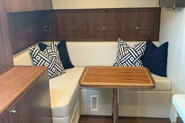 Hatteras GT45 Express Yacht For Sale