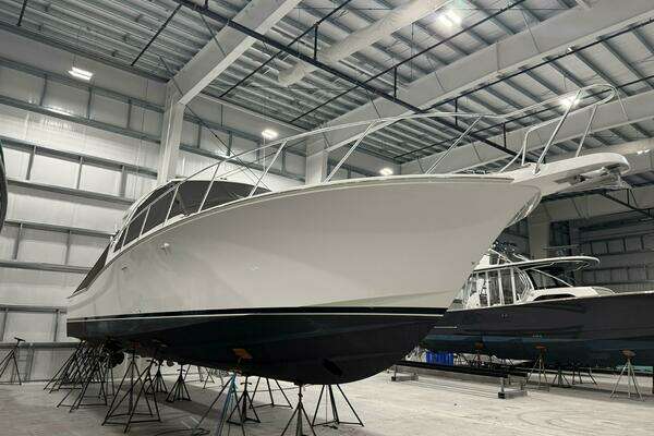 Hatteras GT45 Express Yacht For Sale