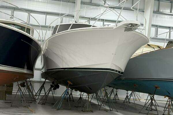 Hatteras GT45 Express Yacht For Sale