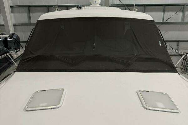 Hatteras GT45 Express Yacht For Sale