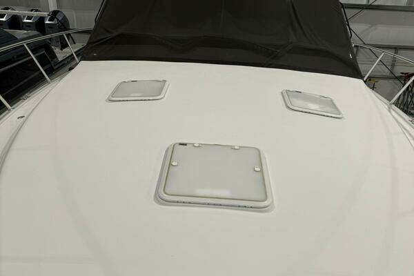 Hatteras GT45 Express Yacht For Sale