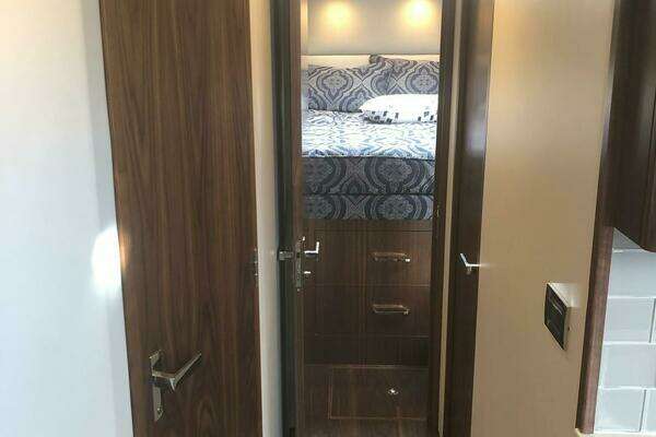 Hatteras GT45 Express Yacht For Sale