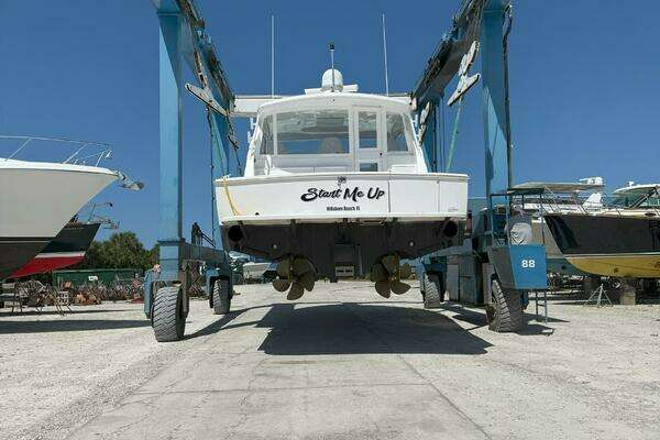 Hatteras GT45 Express Yacht For Sale
