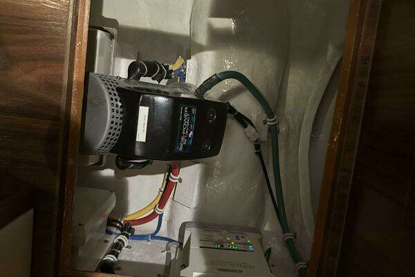 Hatteras GT45 Express Yacht For Sale