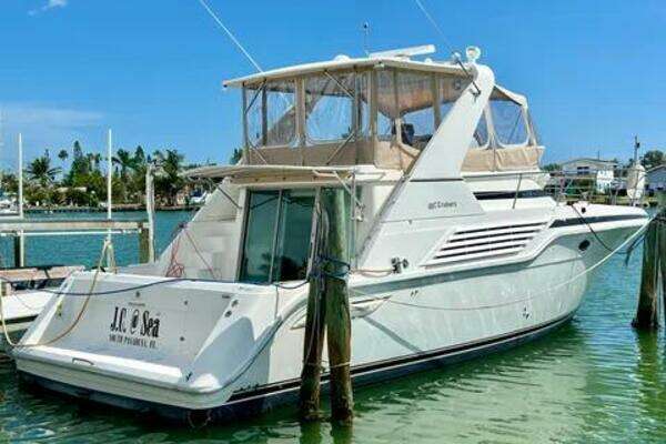 Photo of the 1996 Cruisers Yachts 4285 Express Bridge