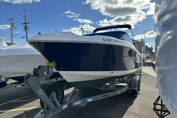 21-ft-Robalo-2016-R227- Sea Bright New Jersey United States  yacht for sale