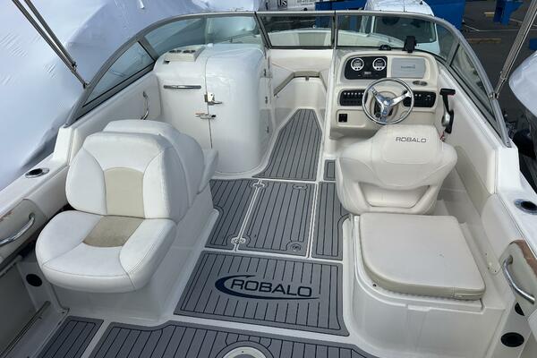 21ft Robalo Yacht For Sale