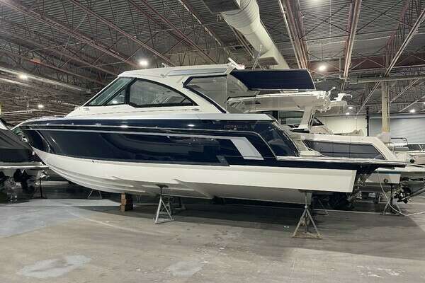 38-ft-Formula-2020-380 Super Sport Crossover I/O-Kelowna British Columbia Canada yacht for sale