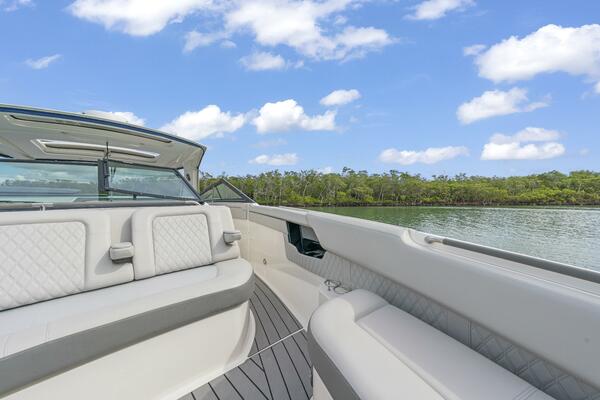 2022 Sea Ray SLX 400 Outboard SEA N SEA