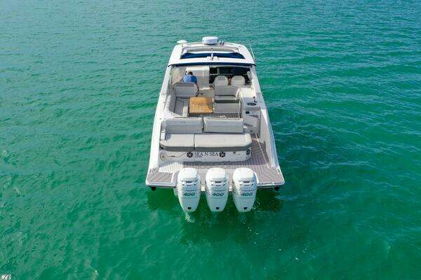 Sea Ray SLX 400 Outboard Yacht For Sale