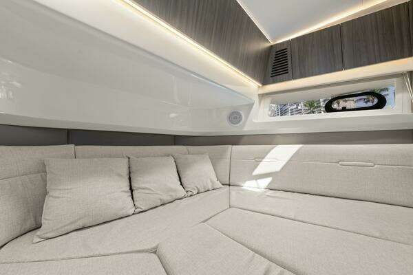 Sea Ray SLX 400 Outboard Yacht For Sale