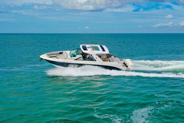 2022 Sea Ray SLX 400 Outboard SEA N SEA