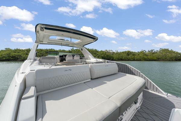 2022 Sea Ray SLX 400 Outboard SEA N SEA