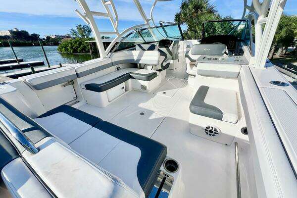 Robalo R317 Yacht For Sale