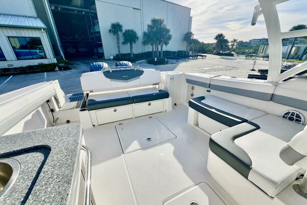 31ft Robalo Yacht For Sale