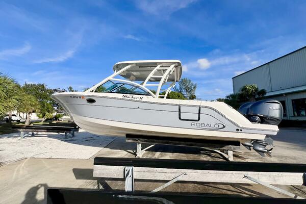 31ft Robalo Yacht For Sale