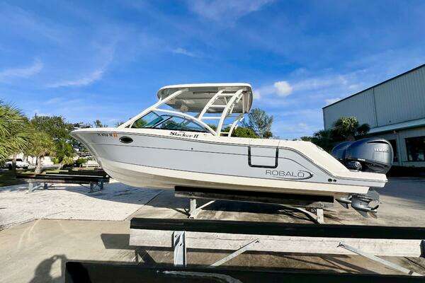 2021 Robalo 31