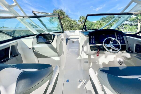 31ft Robalo Yacht For Sale