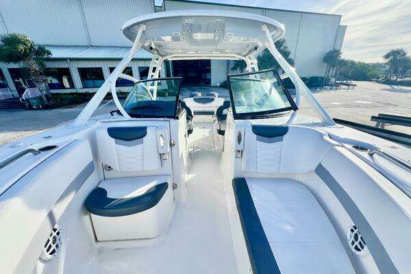 Robalo R317 Yacht For Sale