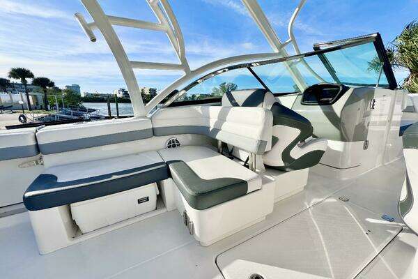 Robalo R317 Yacht For Sale