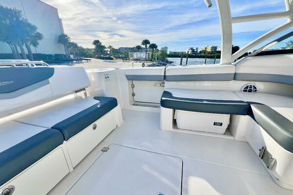 31ft Robalo Yacht For Sale
