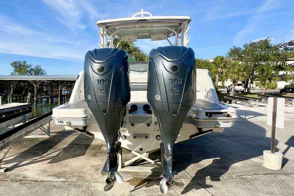 2021 Robalo 31