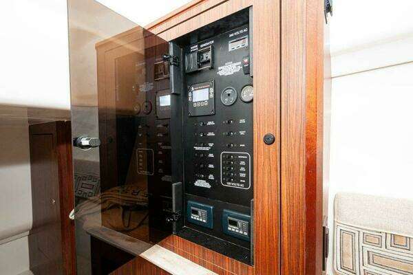 Pursuit DC 365 Dual Console Yacht For Sale