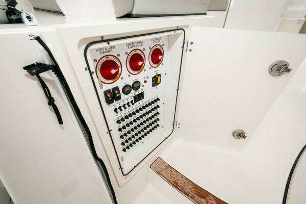 Pursuit DC 365 Dual Console Yacht For Sale